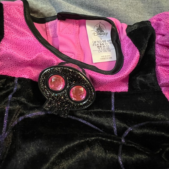 Disney Halloween costume, when you push the skull, it sings :) 3yrs,98cm - Picture 2 of 4